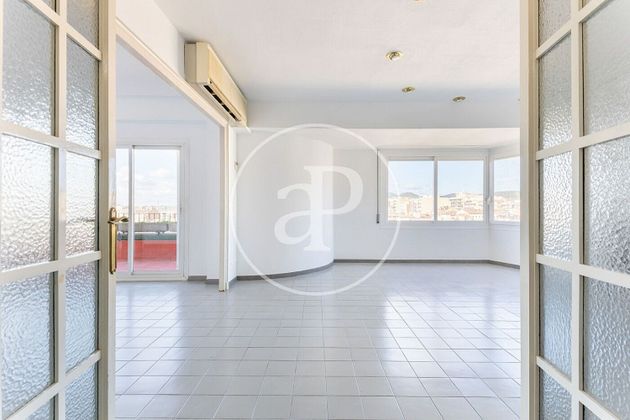 Foto 2 de Ático en venta en Barri del Centre de 6 habitaciones con terraza y aire acondicionado