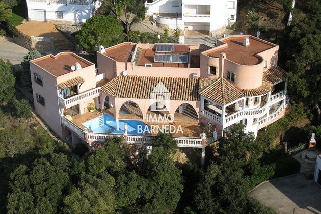 Foto 2 de Xalet en venda a calle Osca de 5 habitacions amb terrassa i piscina