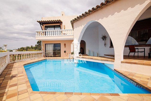 Foto 2 de Venta de chalet en calle Osca de 5 habitaciones con terraza y piscina