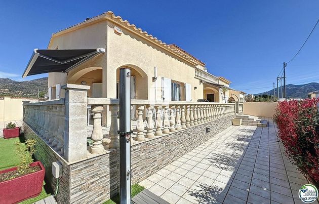 Foto 2 de Chalet en venta en calle Garrigues de 4 habitaciones con terraza y piscina