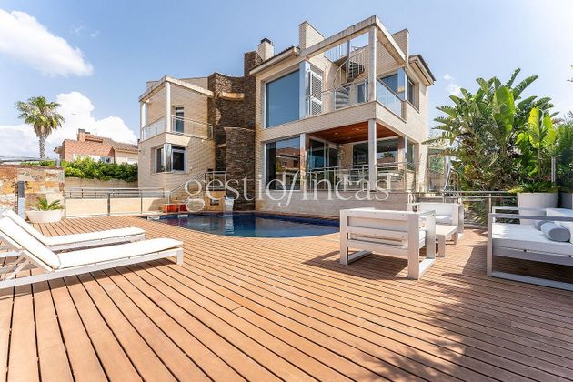 Foto 1 de Venta de casa en Vilafortuny - Cap de Sant Pere de 4 habitaciones con terraza y piscina