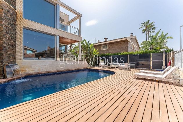 Foto 2 de Venta de casa en Vilafortuny - Cap de Sant Pere de 4 habitaciones con terraza y piscina