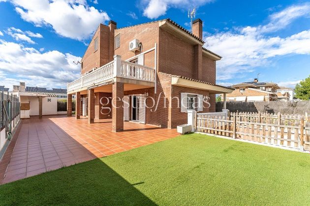 Foto 2 de Chalet en venta en Ardiaca - La Llosa de 6 habitaciones con terraza y garaje