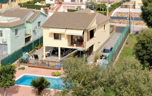 Foto 1 de Chalet en venta en Cànoves i Samalús de 3 habitaciones con terraza y piscina