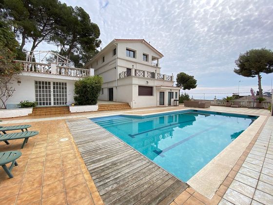Foto 2 de Chalet en venta en Montmar de 8 habitaciones con terraza y piscina