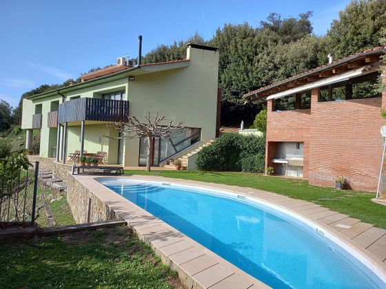 Foto 1 de Chalet en venta en Olot de 4 habitaciones con terraza y piscina