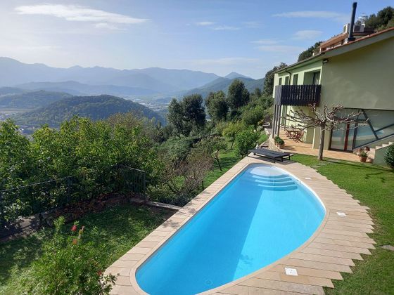 Foto 2 de Chalet en venta en Olot de 4 habitaciones con terraza y piscina