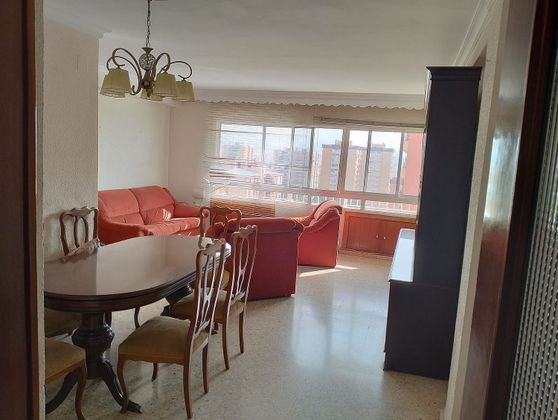 Foto 1 de Alquiler de piso en Portada Alta - Pol. Crta. De Cártama de 3 habitaciones con jardín y muebles