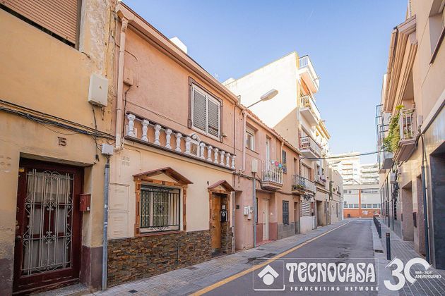 Foto 2 de Casa en venta en Sant Andreu de Palomar de 3 habitaciones con jardín y aire acondicionado