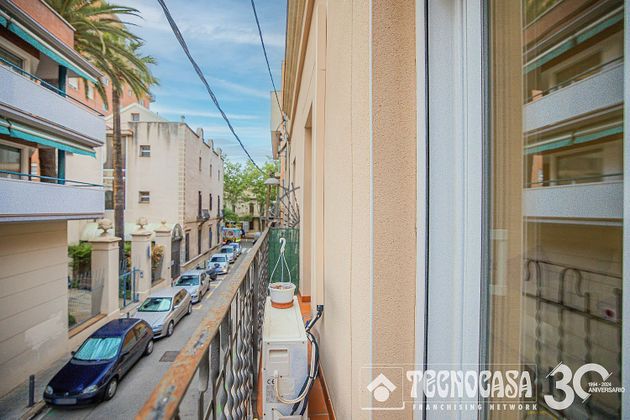 Foto 2 de Piso en venta en Sant Andreu de Palomar de 2 habitaciones con balcón y calefacción