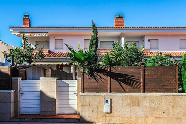 Foto 1 de Casa en lloguer a calle Garbi de 3 habitacions amb terrassa i jardí