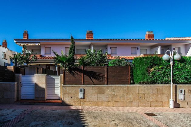 Foto 2 de Casa en alquiler en calle Garbi de 3 habitaciones con terraza y jardín