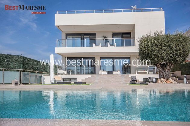 Foto 1 de Xalet en venda a Montgat de 5 habitacions amb terrassa i piscina