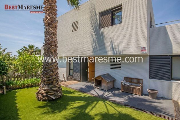 Foto 1 de Casa en venda a El Palau - Escorxador de 4 habitacions amb terrassa i piscina