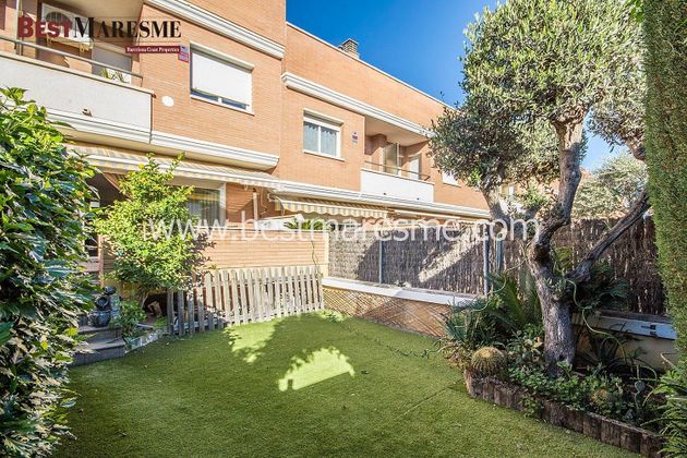 Foto 2 de Casa adossada en venda a Vilassar de Mar de 4 habitacions amb terrassa i jardí