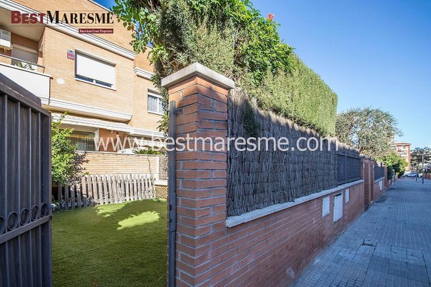 Foto 1 de Casa adossada en venda a Vilassar de Mar de 4 habitacions amb terrassa i jardí