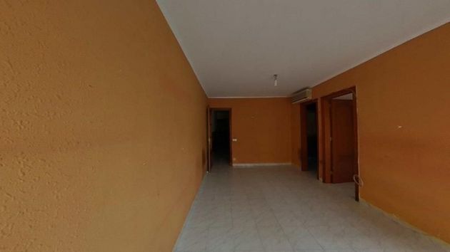 Foto 2 de Venta de piso en Can Borrell - La Plana de Lledó de 4 habitaciones con balcón y ascensor
