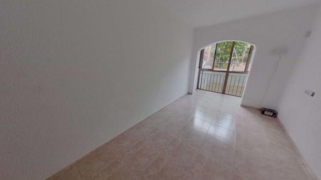 Foto 2 de Venta de piso en Can Borrell - La Plana de Lledó de 3 habitaciones con balcón y ascensor