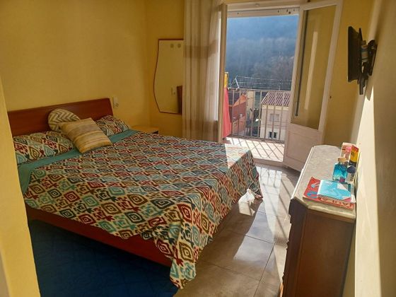 Foto 1 de Piso en venta en Olot de 3 habitaciones con balcón y calefacción