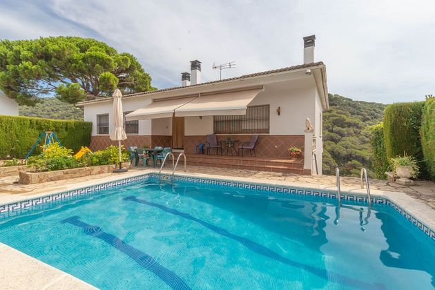 Foto 1 de Venta de chalet en Sant Cebrià de Vallalta de 4 habitaciones con terraza y piscina