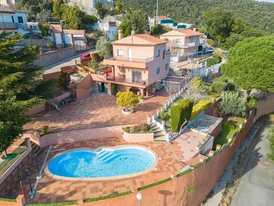 Foto 1 de Xalet en venda a Sant Cebrià de Vallalta de 5 habitacions amb terrassa i piscina