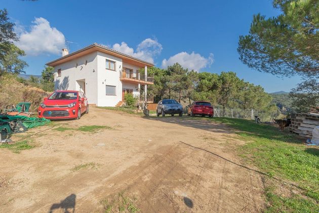 Foto 1 de Chalet en venta en Sant Iscle de Vallalta de 6 habitaciones con terraza y jardín