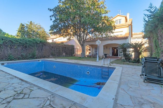 Foto 1 de Xalet en venda a Centre - Pineda de Mar de 6 habitacions amb terrassa i piscina