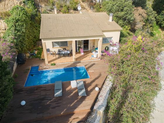 Foto 1 de Xalet en venda a Sant Cebrià de Vallalta de 3 habitacions amb terrassa i piscina