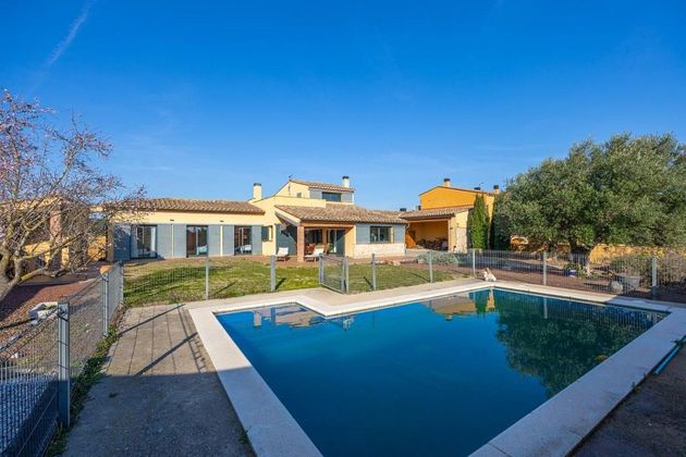 Foto 1 de Casa rural en venda a Avinyonet de Puigventós de 4 habitacions amb terrassa i piscina