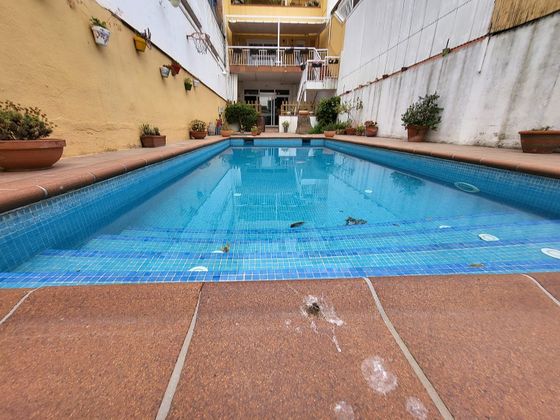 Foto 1 de Casa adossada en venda a Centre - Pineda de Mar de 5 habitacions amb terrassa i piscina