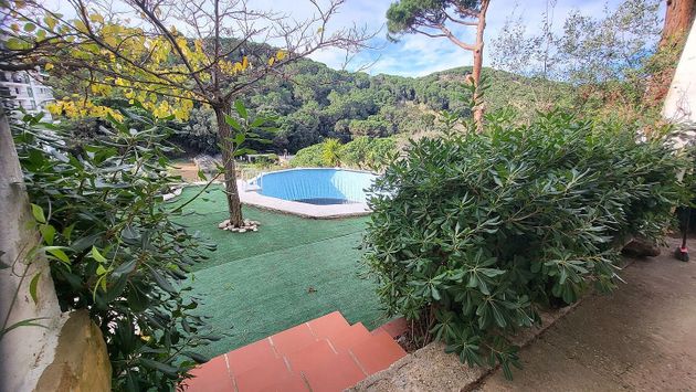 Foto 2 de Xalet en venda a Calella de 4 habitacions amb terrassa i piscina