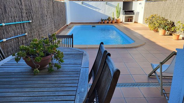 Foto 1 de Casa en venda a Poblenou de 3 habitacions amb terrassa i piscina