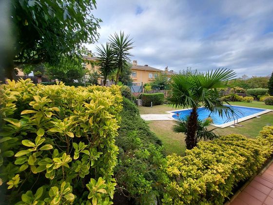 Foto 1 de Casa adossada en venda a Calella de 3 habitacions amb terrassa i piscina