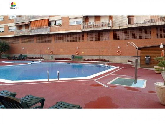 Foto 2 de Pis en venda a Centre - Cordelles de 3 habitacions amb terrassa i piscina