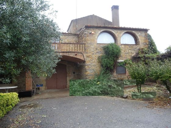 Foto 1 de Casa rural en venda a Bisbal d´Empordà, La de 8 habitacions amb terrassa i jardí