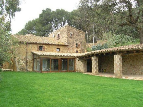 Foto 1 de Casa rural en venta en Vall-Llobrega de 4 habitaciones con terraza y piscina