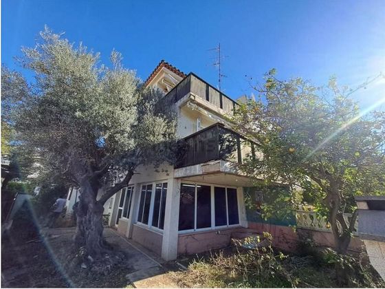 Foto 1 de Casa adossada en venda a Cap Salou de 4 habitacions amb terrassa i jardí