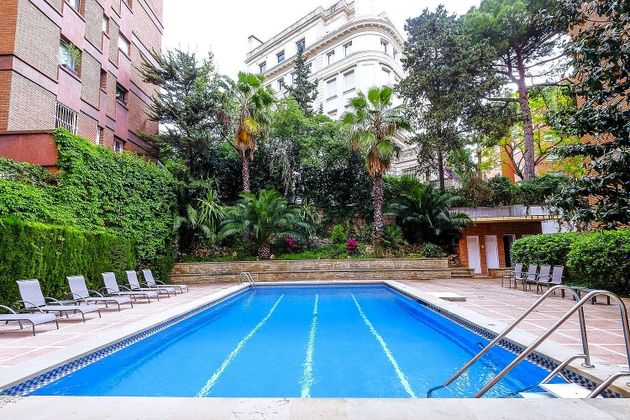 Foto 1 de Pis en venda a Sant Gervasi - Galvany de 5 habitacions amb terrassa i piscina