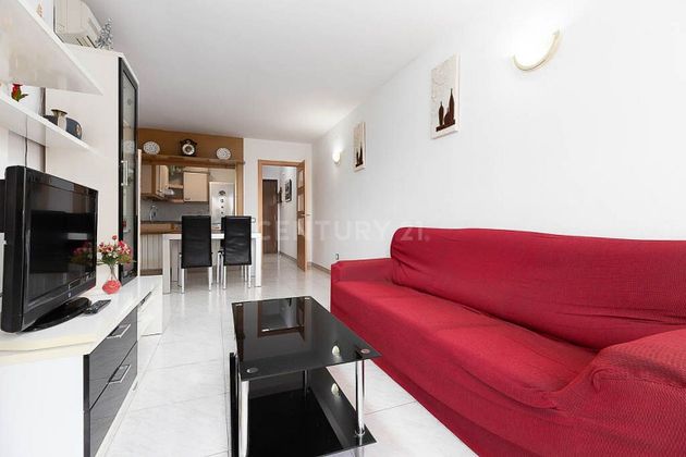 Foto 2 de Piso en venta en calle Narcis Monturiol de 3 habitaciones con terraza y piscina