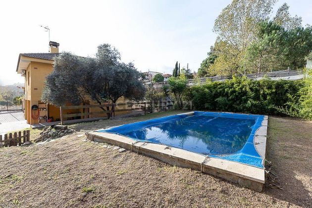 Foto 1 de Casa en venta en calle Montseny de 4 habitaciones con piscina y garaje