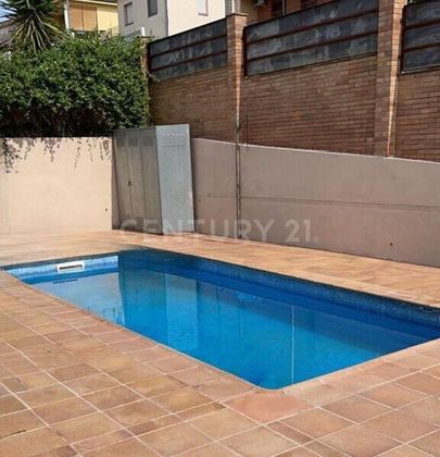 Foto 2 de Xalet en venda a calle Del Penedès de 4 habitacions amb terrassa i piscina