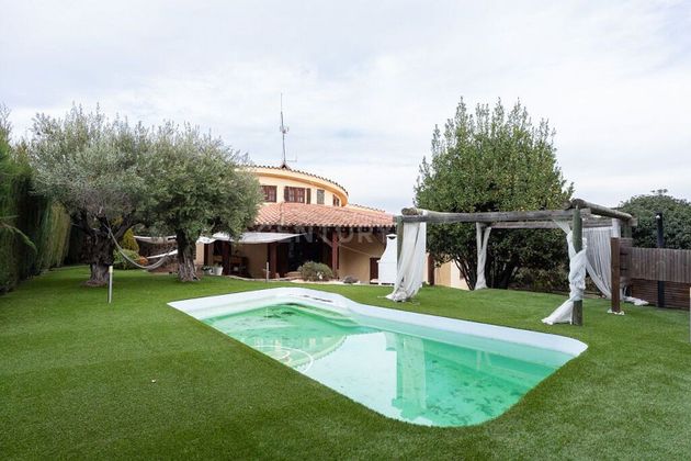 Foto 1 de Xalet en venda a paseo De Sant Valerià de 4 habitacions amb piscina i jardí