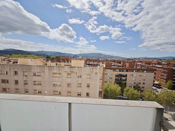 Foto 2 de Piso en venta en calle De Francesc Ferrer i Guàrdia de 3 habitaciones con piscina y balcón