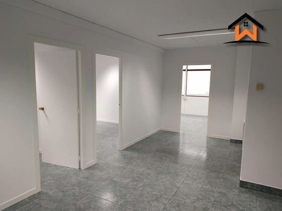 Foto 2 de Oficina en venda a calle Prat de la Creu amb ascensor
