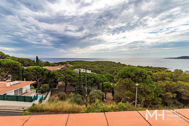 Foto 2 de Chalet en venta en Llançà de 3 habitaciones con terraza y piscina
