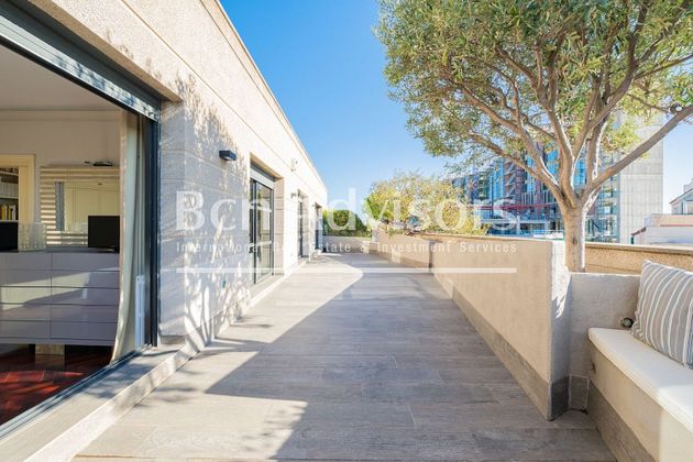 Foto 1 de Ático en venta en La Nova Esquerra de l'Eixample de 7 habitaciones con terraza y garaje