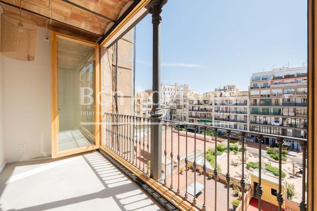 Foto 2 de Pis en venda a La Dreta de l'Eixample de 3 habitacions amb terrassa i balcó