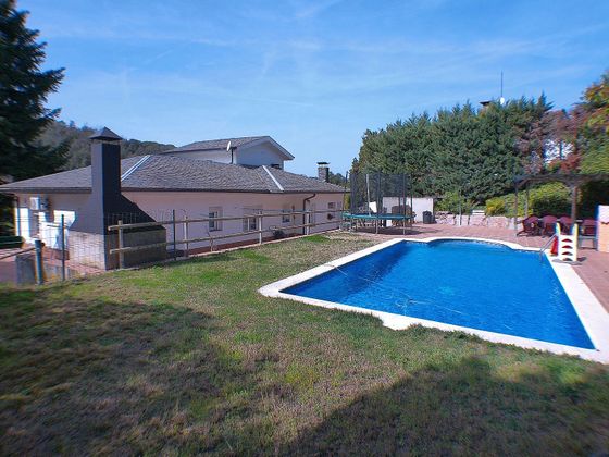 Foto 2 de Venta de chalet en Llinars del Valles de 5 habitaciones con terraza y piscina