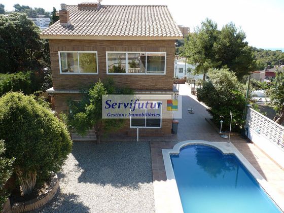 Foto 1 de Xalet en venda a El Poal de 8 habitacions amb terrassa i piscina