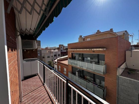 Foto 1 de Venta de piso en Sanfeliu de 3 habitaciones con balcón y aire acondicionado